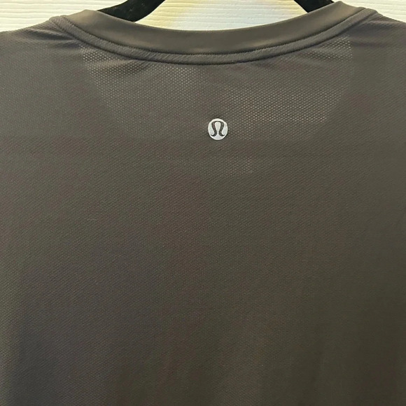 Lululemon MicroStripe Colorblock Short Sleeve Performance Tee Shirt M - Picture 3 of 3